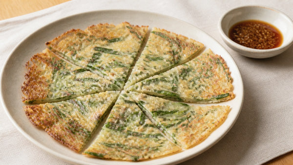ヒラヤーチーのレシピ｜薄くパリッと焼くコツと醤油こうじだれ